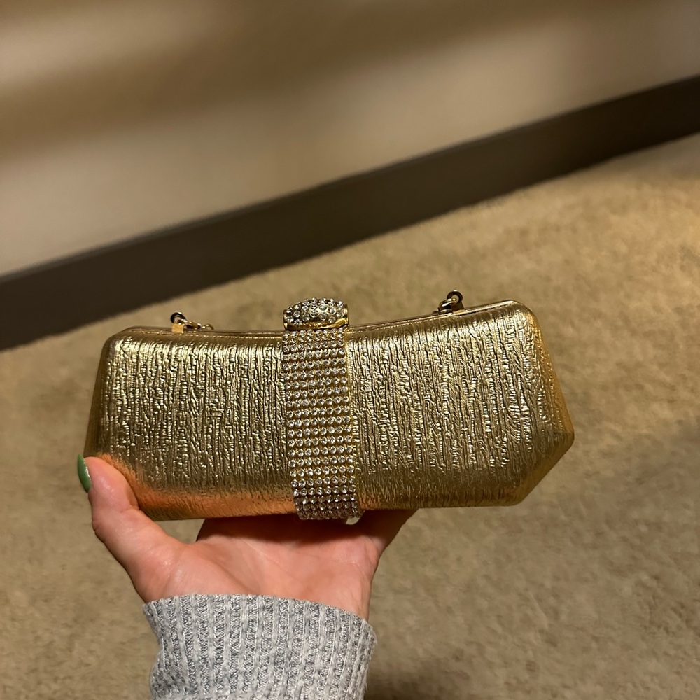 Gold clutch